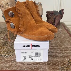 Minnetonka Brown Suede Moccasins